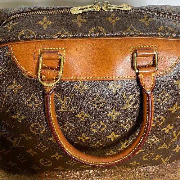 Louis Vuitton Monogram Deauville Bag - Picture 9 of 16
